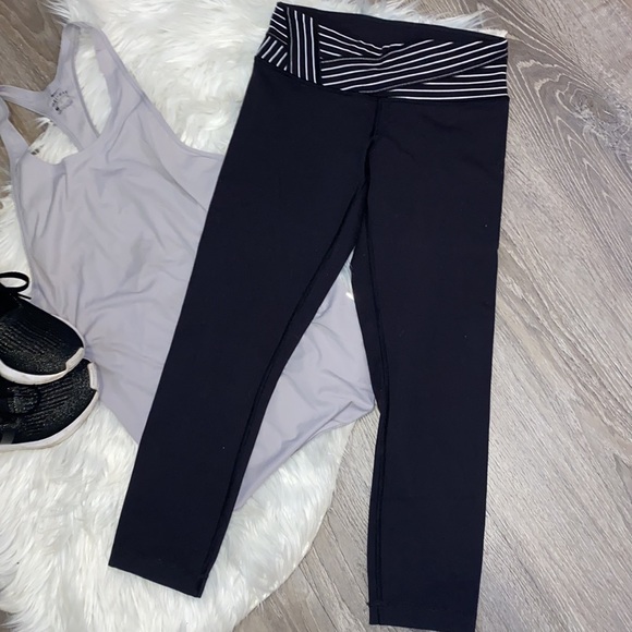 Lulu Reversible Leggings - Picture 3 of 13